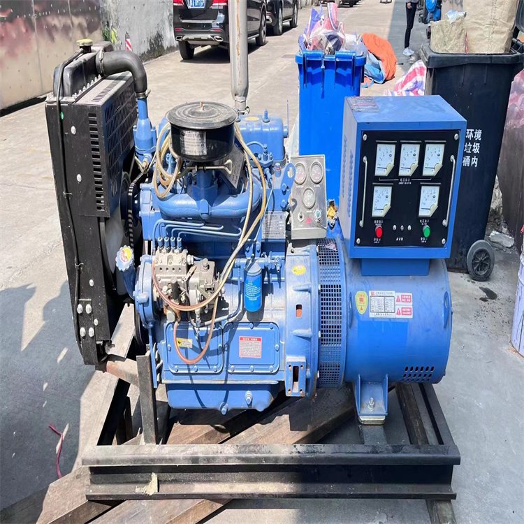 900L材質(zhì)330KW柴油發(fā)電機(jī)組手機(jī)顯示遠(yuǎn)程啟動(dòng)
