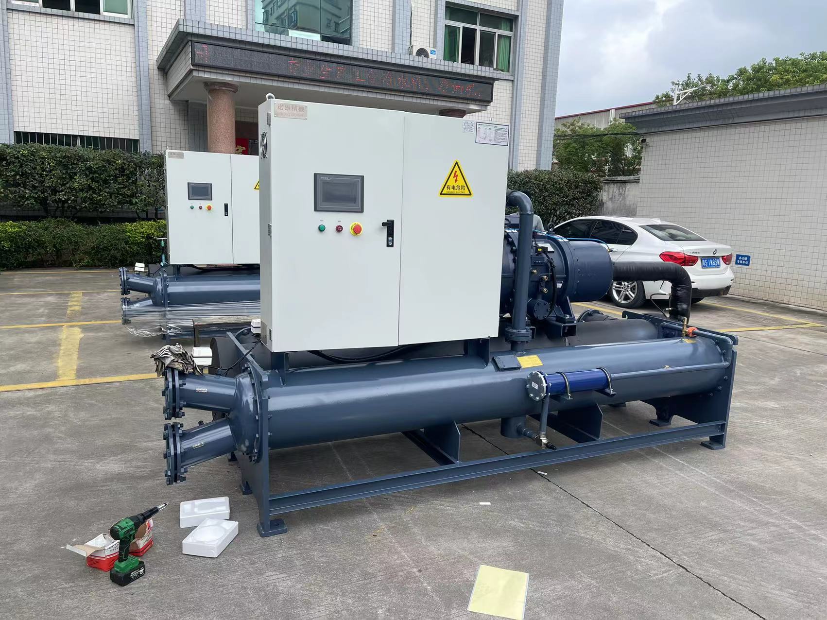 工業(yè)水冷螺桿變頻冷水機(jī)組中央空調(diào)機(jī)組高效制冷機(jī)組設(shè)備