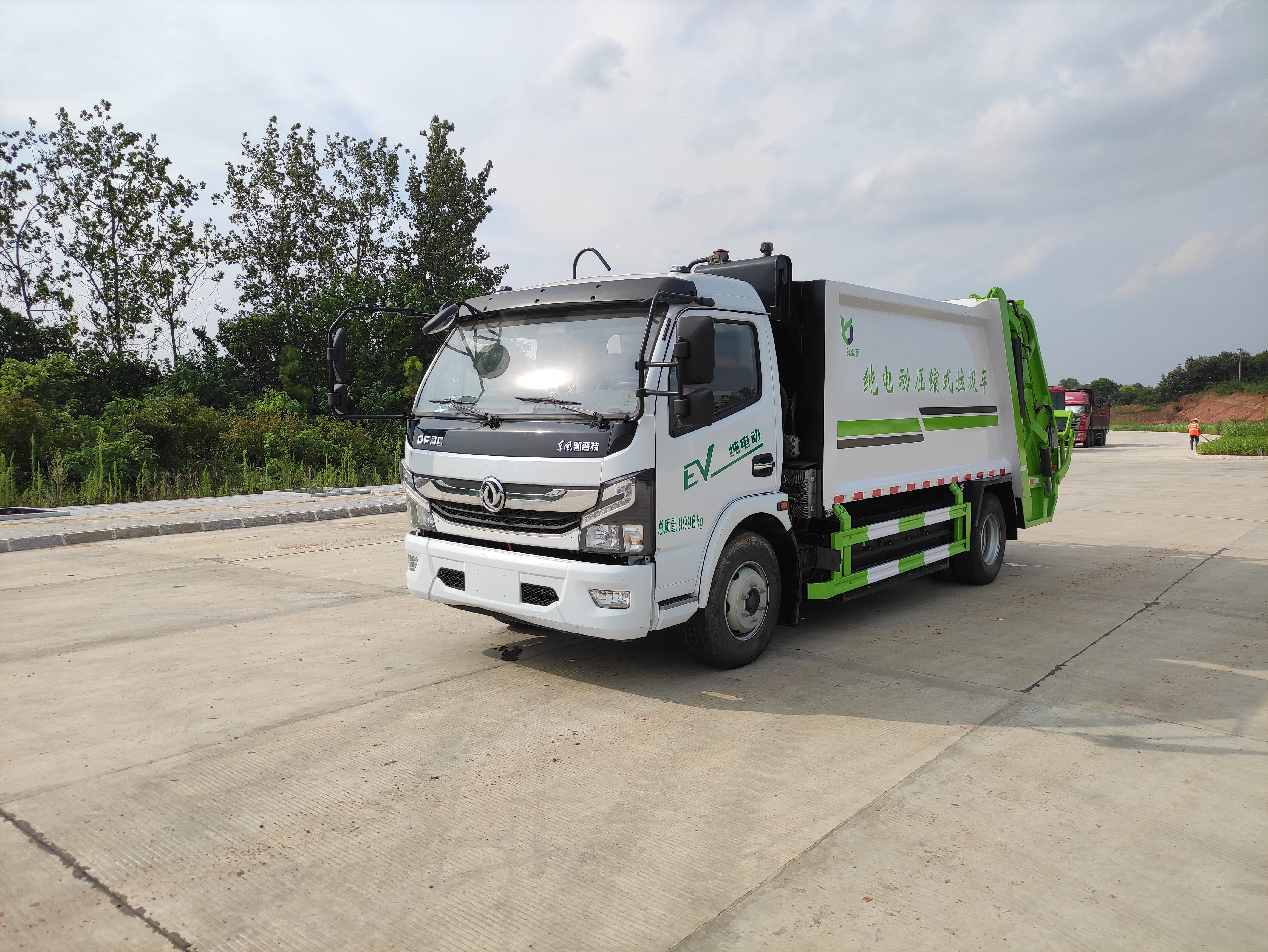 東風(fēng)8方9方壓縮垃圾車新能源城市垃圾清運(yùn)車廠家低價(jià)出售包上戶