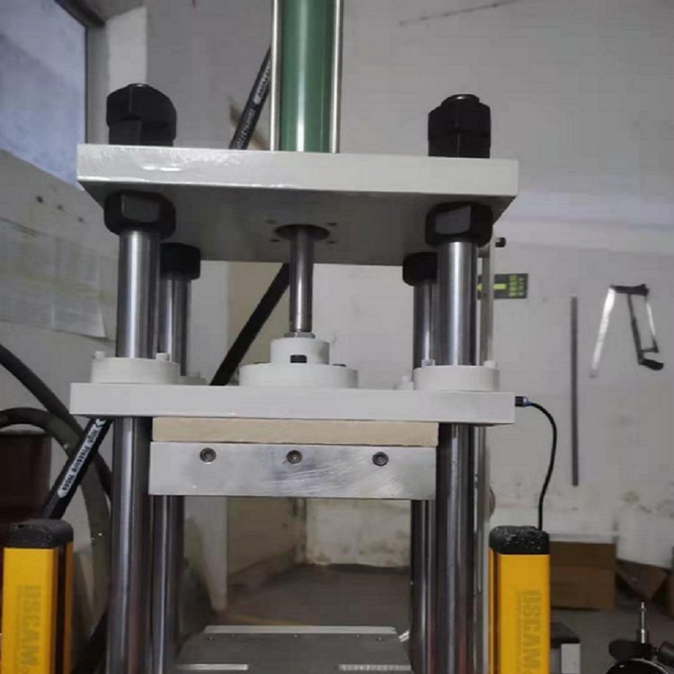 佛山四柱導(dǎo)電泡綿熱壓機(jī)_PC熱壓成型機(jī)
