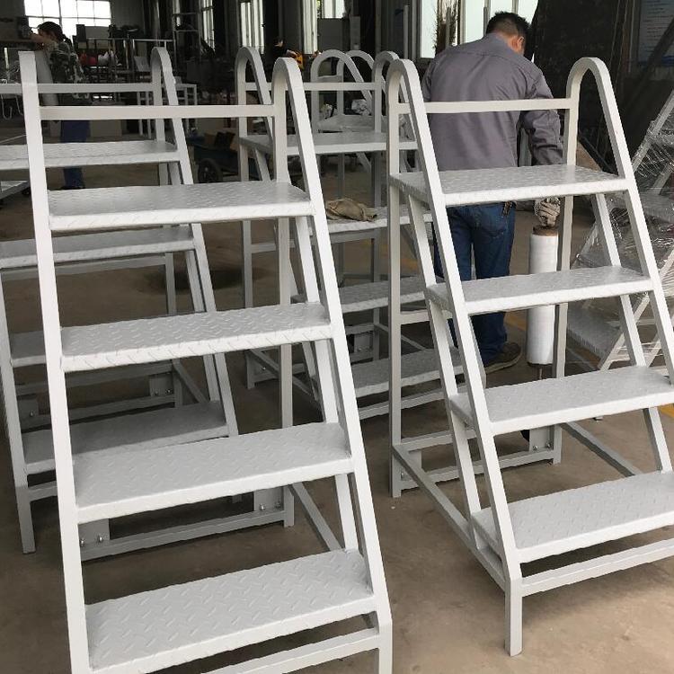鋼制四節(jié)安全梯登高梯云梯貨梯等多種規(guī)格高度可定制生產(chǎn)