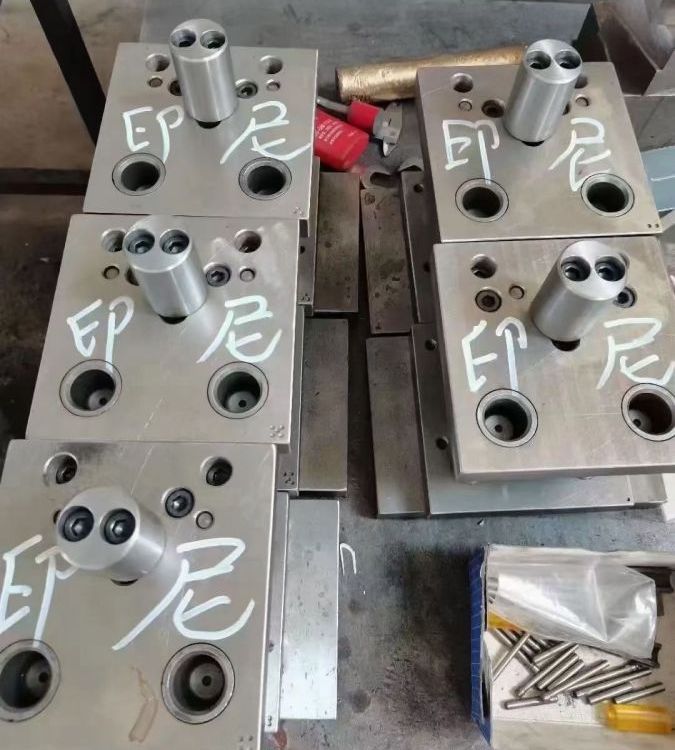 14號(hào)槽鋼沖孔設(shè)備光伏鋁合金沖孔機(jī)散熱器鉆孔攻牙機(jī)銀江