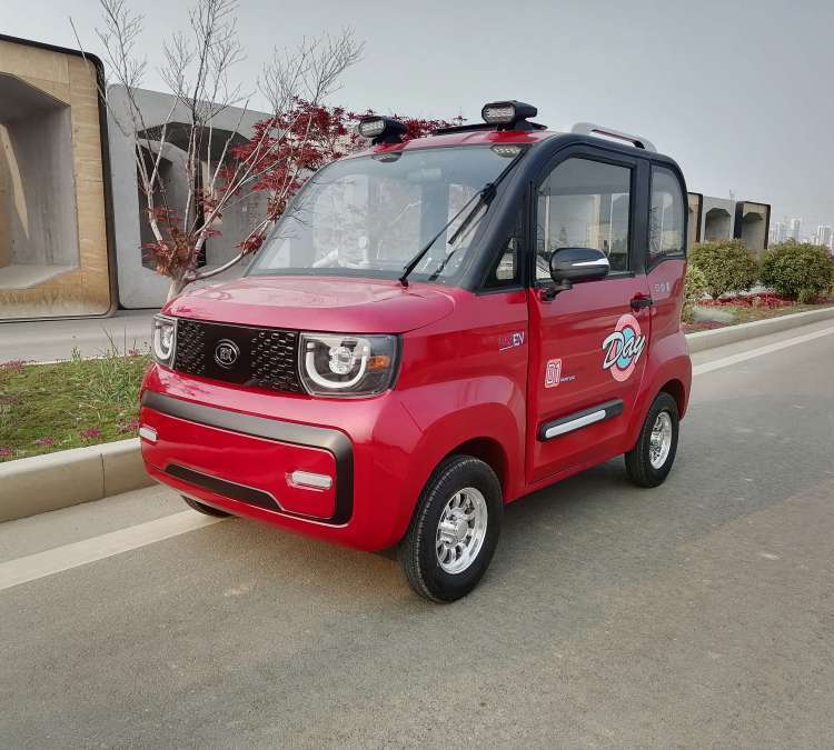 老年人封閉式代步電瓶車超強(qiáng)動(dòng)力智能系統(tǒng)電動(dòng)車