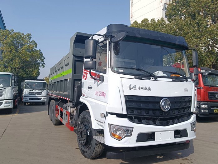 大型泥漿轉(zhuǎn)運車_東風20噸污泥運輸車_25噸前置頂淤泥自卸車