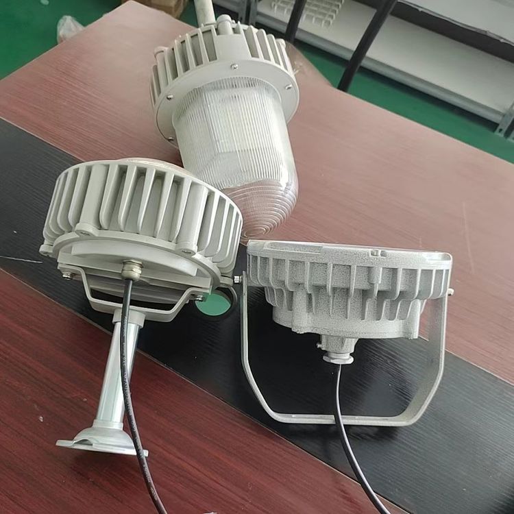 倉(cāng)庫(kù)廠房隔爆型免維護(hù)LED防爆燈30W50W60W100W