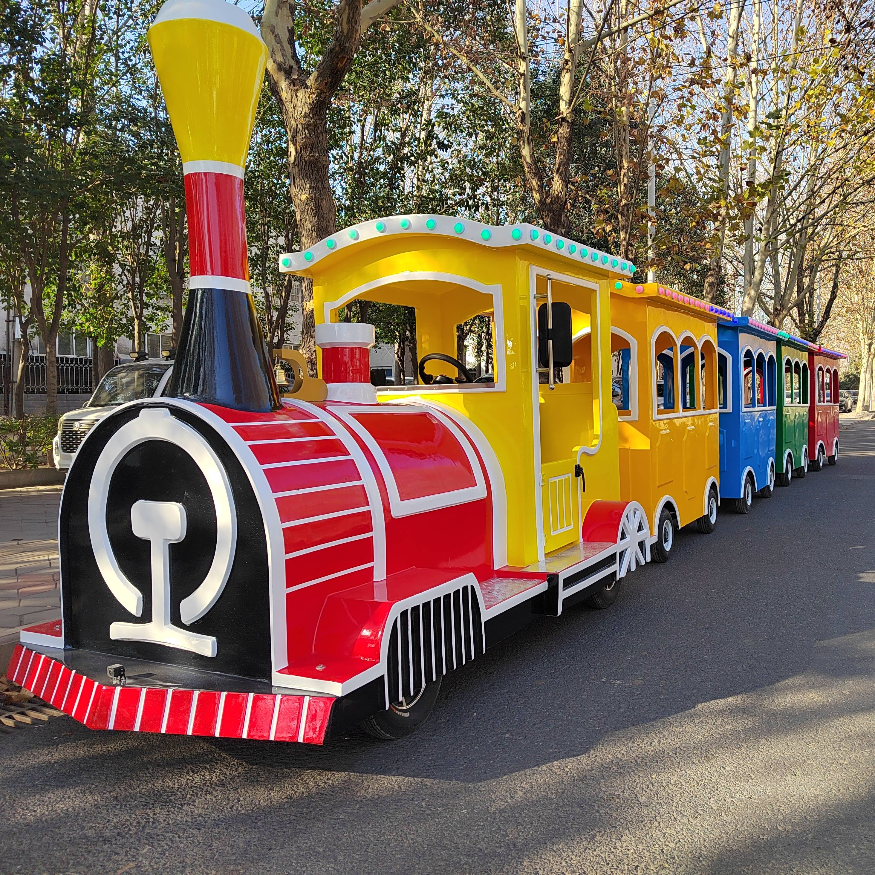 中大型觀光火車景區(qū)公園必上項目室外電動無軌小火車生產(chǎn)廠家