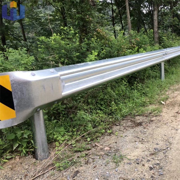 高速公路護(hù)欄鍍鋅噴塑波形護(hù)欄板農(nóng)村鄉(xiāng)村道路護(hù)欄板三波兩波護(hù)欄