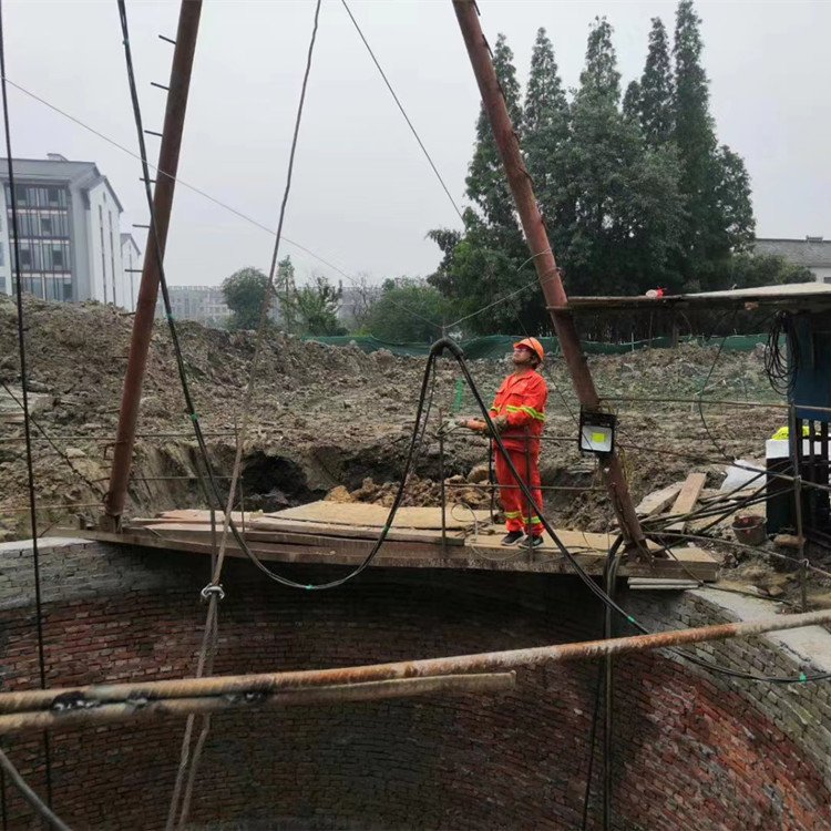 擁有多年操作經(jīng)驗地下頂管施工非開挖頂管
