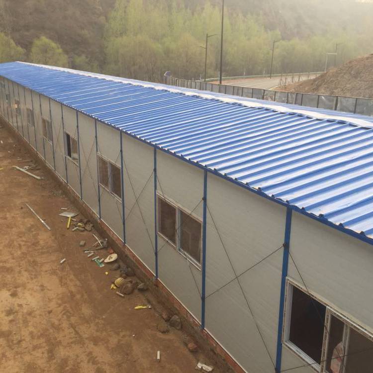 包頭市K式彩鋼房廠家東河區(qū)工地集裝箱房搭建活動(dòng)房舊料回收