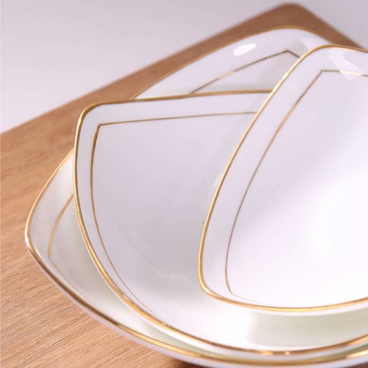 家居創(chuàng)意三角盤簡(jiǎn)約擺臺(tái)餐具白色陶瓷碗盤定制LOGO