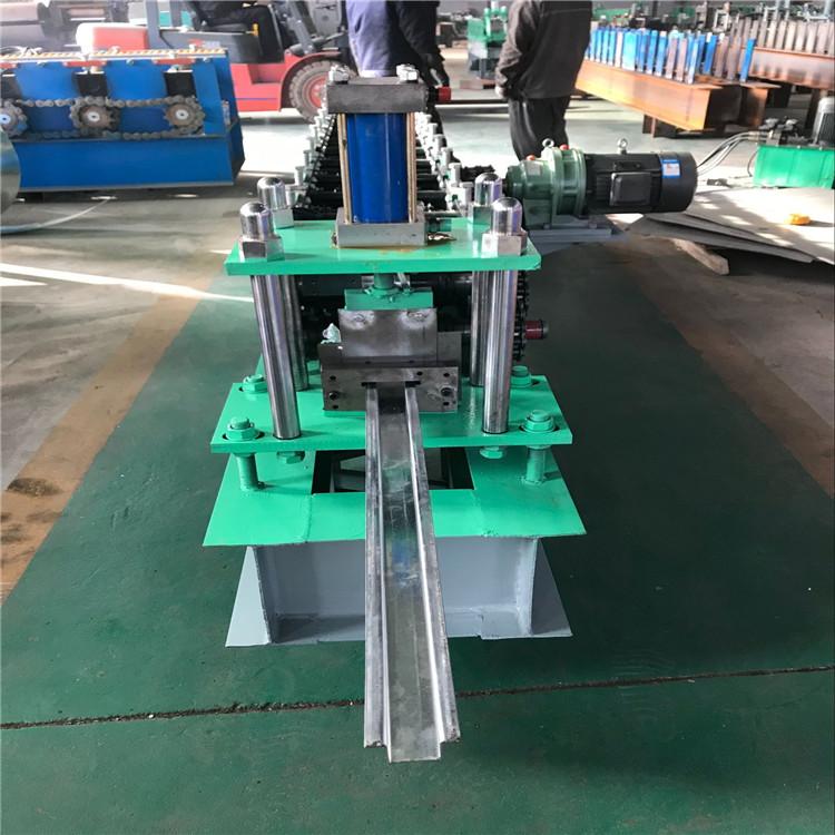 U型鋼設(shè)備5mm厚U型鋼機(jī)鍍鋅板成型機(jī)亞峰壓瓦機(jī)