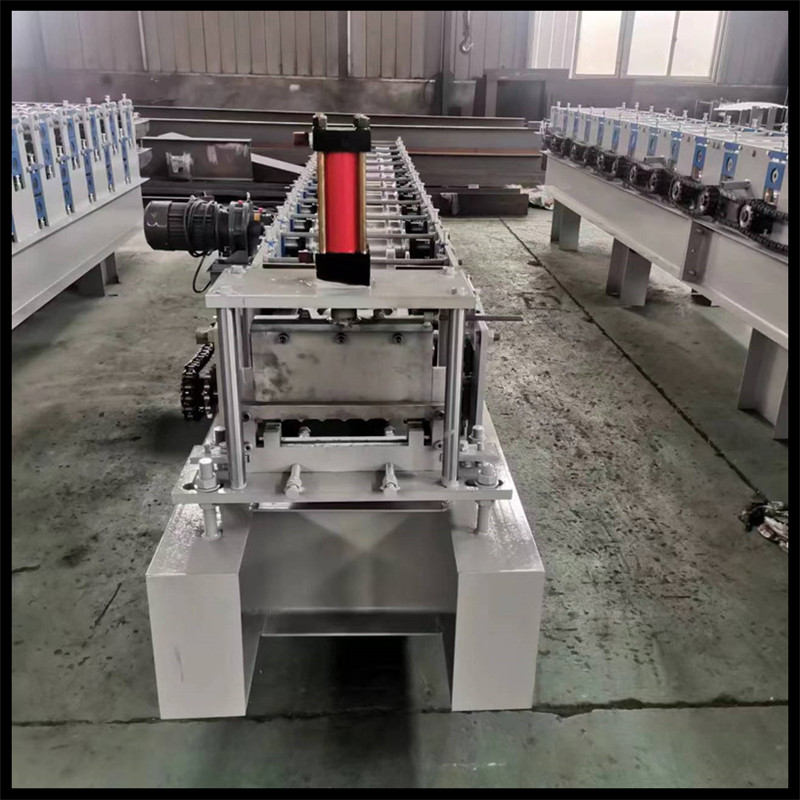 465圍擋機(jī)器F型圍擋設(shè)備圍擋卡槽機(jī)彩鋼壓瓦機(jī)亞峰機(jī)械